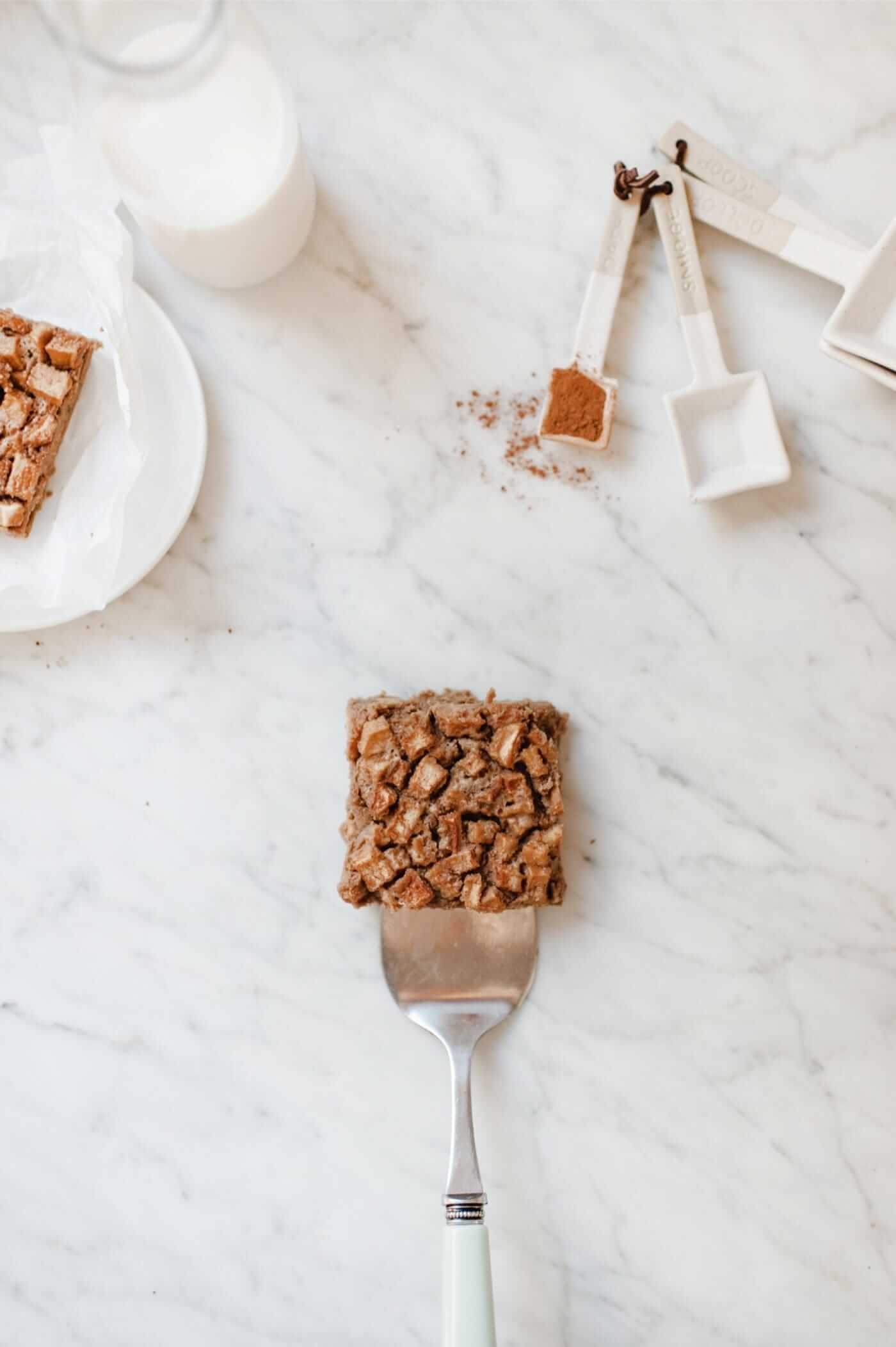 ApplePieBarsCarinaSkrobeckiPhoto_SimplyRealHealthCookbook2.0_-14