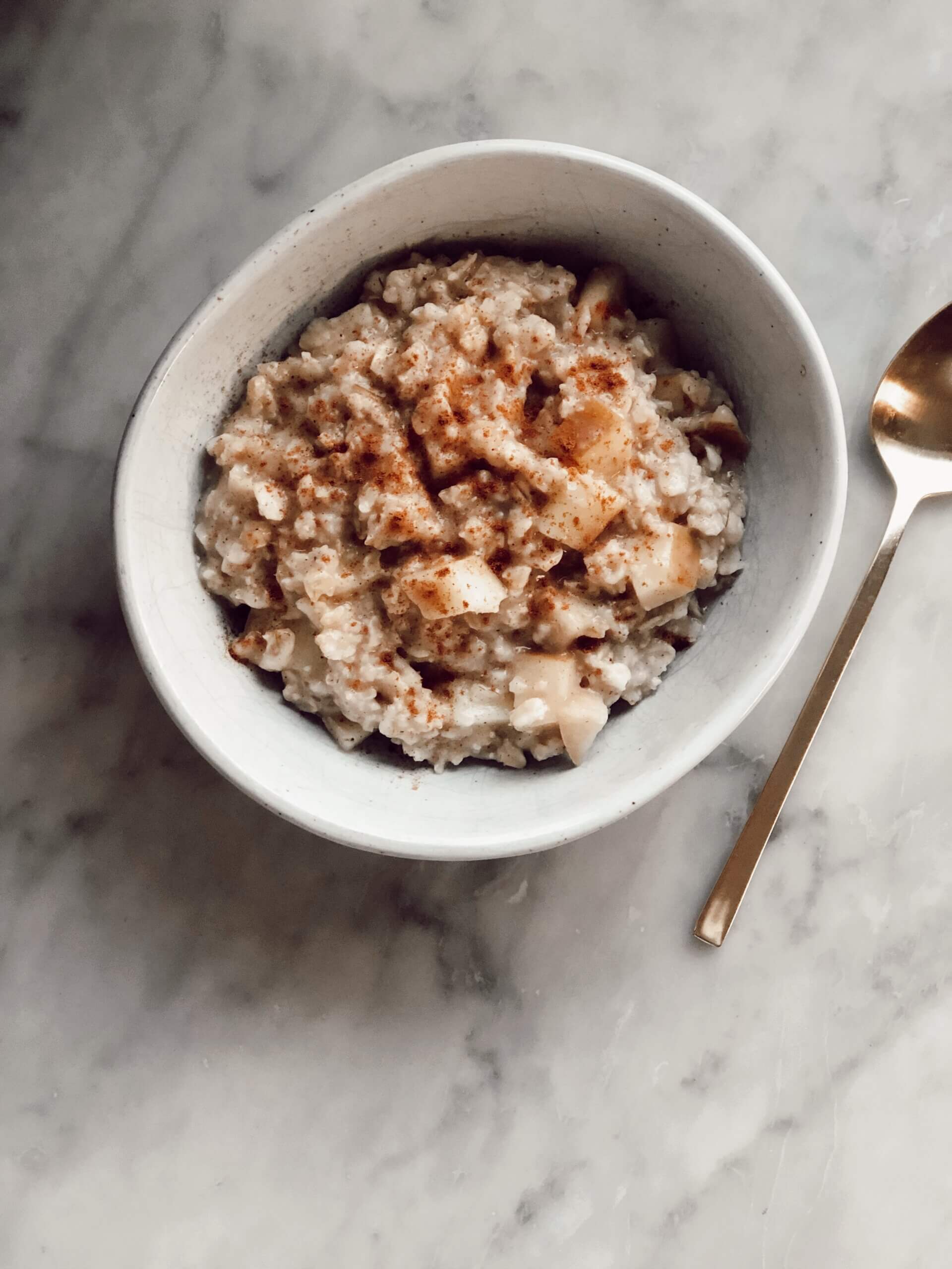 apple cinnamon oatmeal via SRHCC